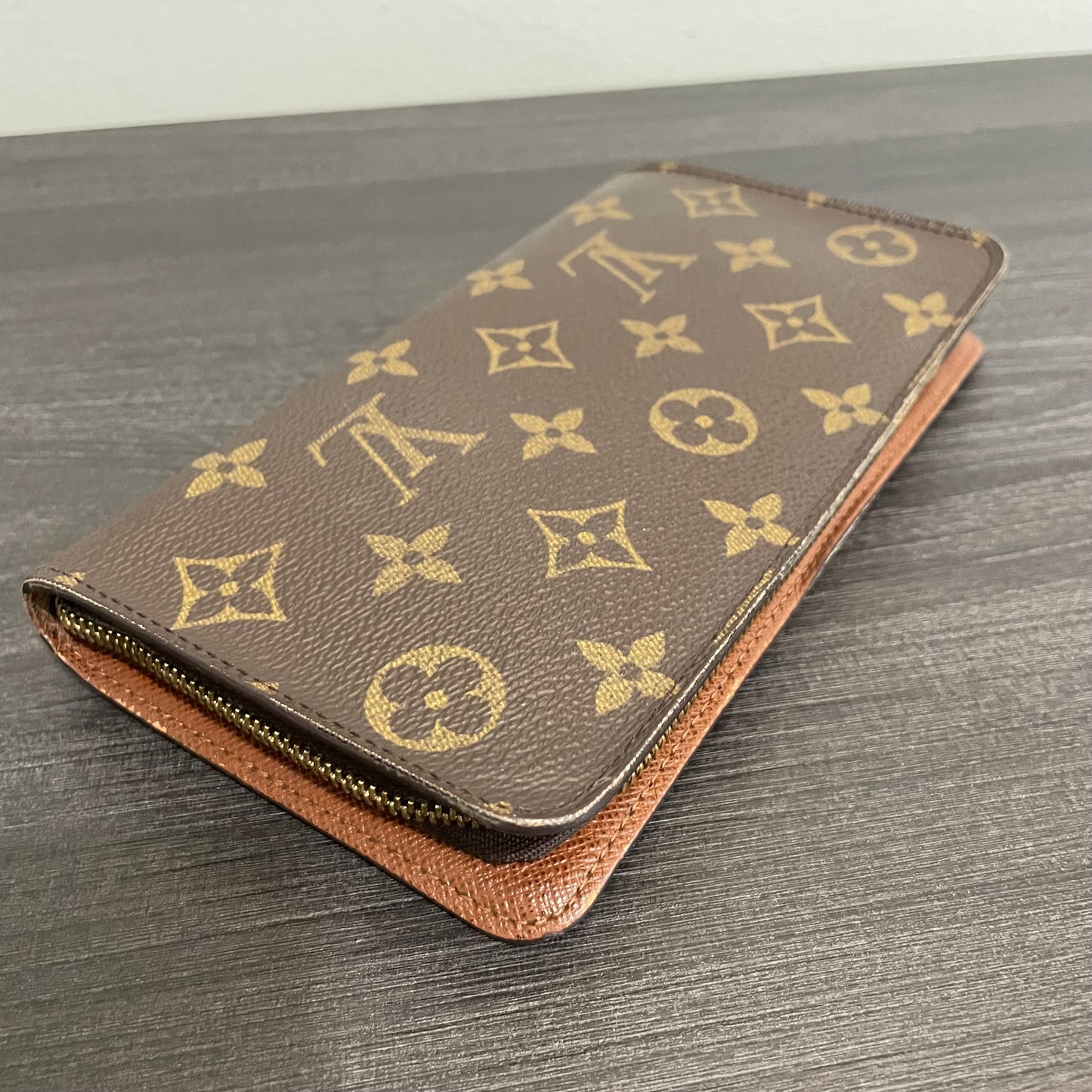 July-9 BAG DROP (Subscriber Price $200) Louis Vuitton Monogram Zippy Wallet