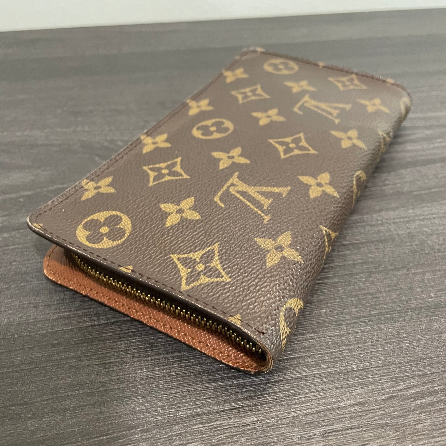 July-9 BAG DROP (Subscriber Price $200) Louis Vuitton Monogram Zippy Wallet