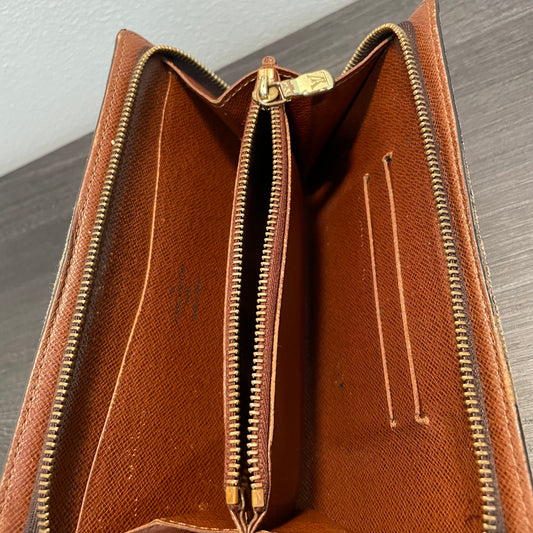 July-9 BAG DROP (Subscriber Price $200) Louis Vuitton Monogram Zippy Wallet