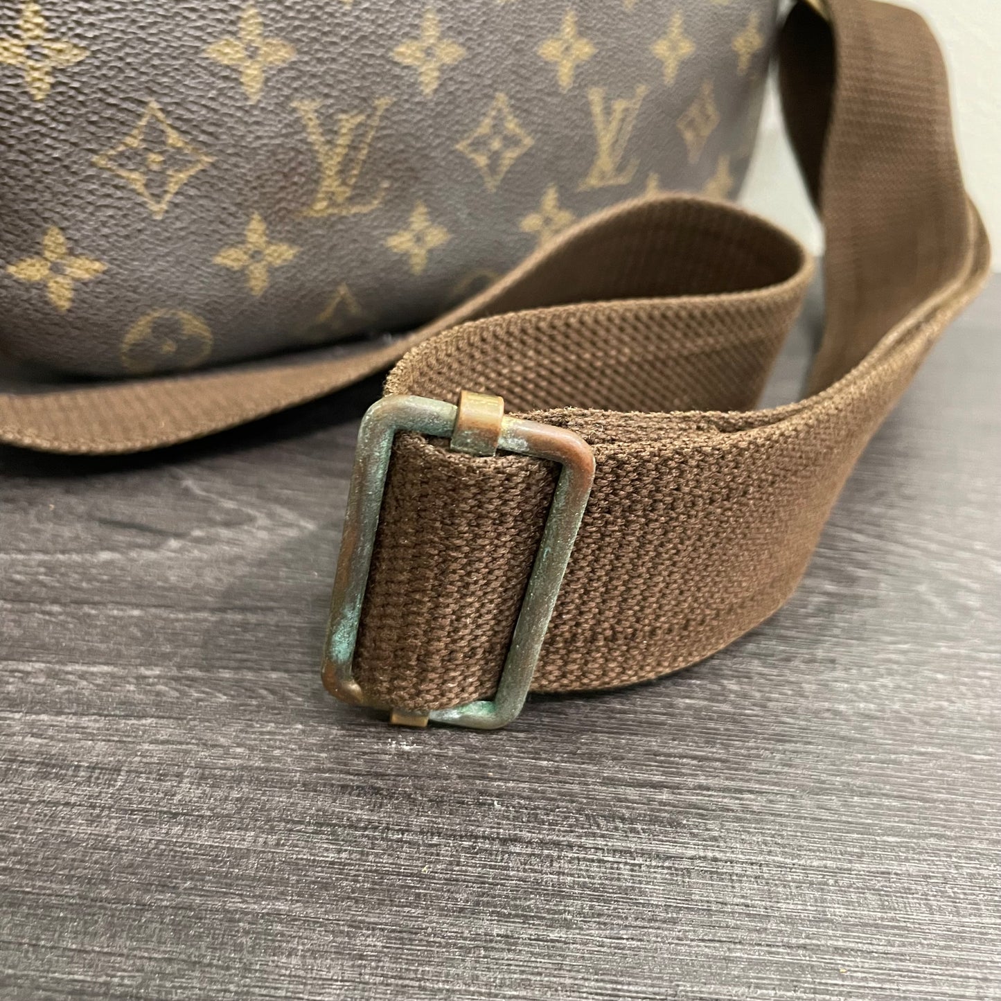 #606 LOUIS VUITTON Monogram Bosphore Crossbody