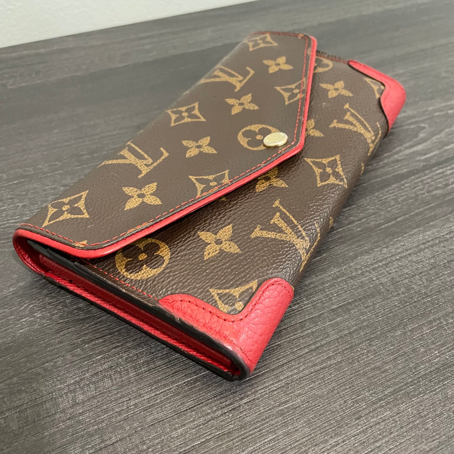 July-9 BAG DROP (Subscriber Price $150) Louis Vuitton Monogram Sarah Retiro Wallet