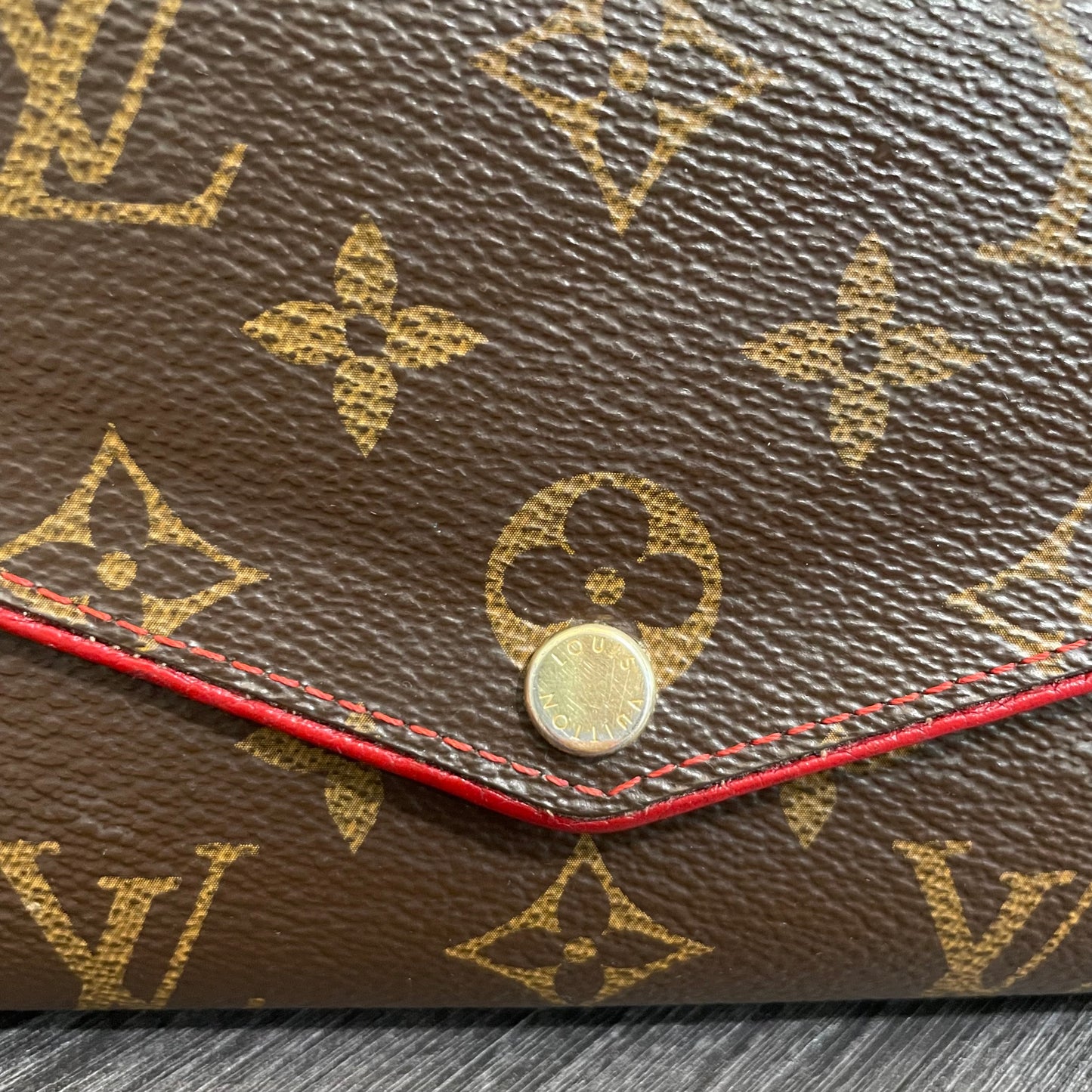 July-9 BAG DROP (Subscriber Price $150) Louis Vuitton Monogram Sarah Retiro Wallet