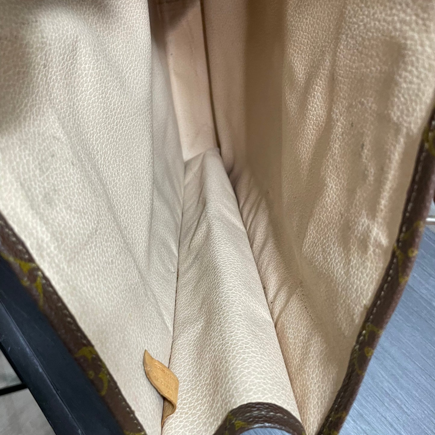 #608 LOUIS VUITTON Monogram Sac Plat