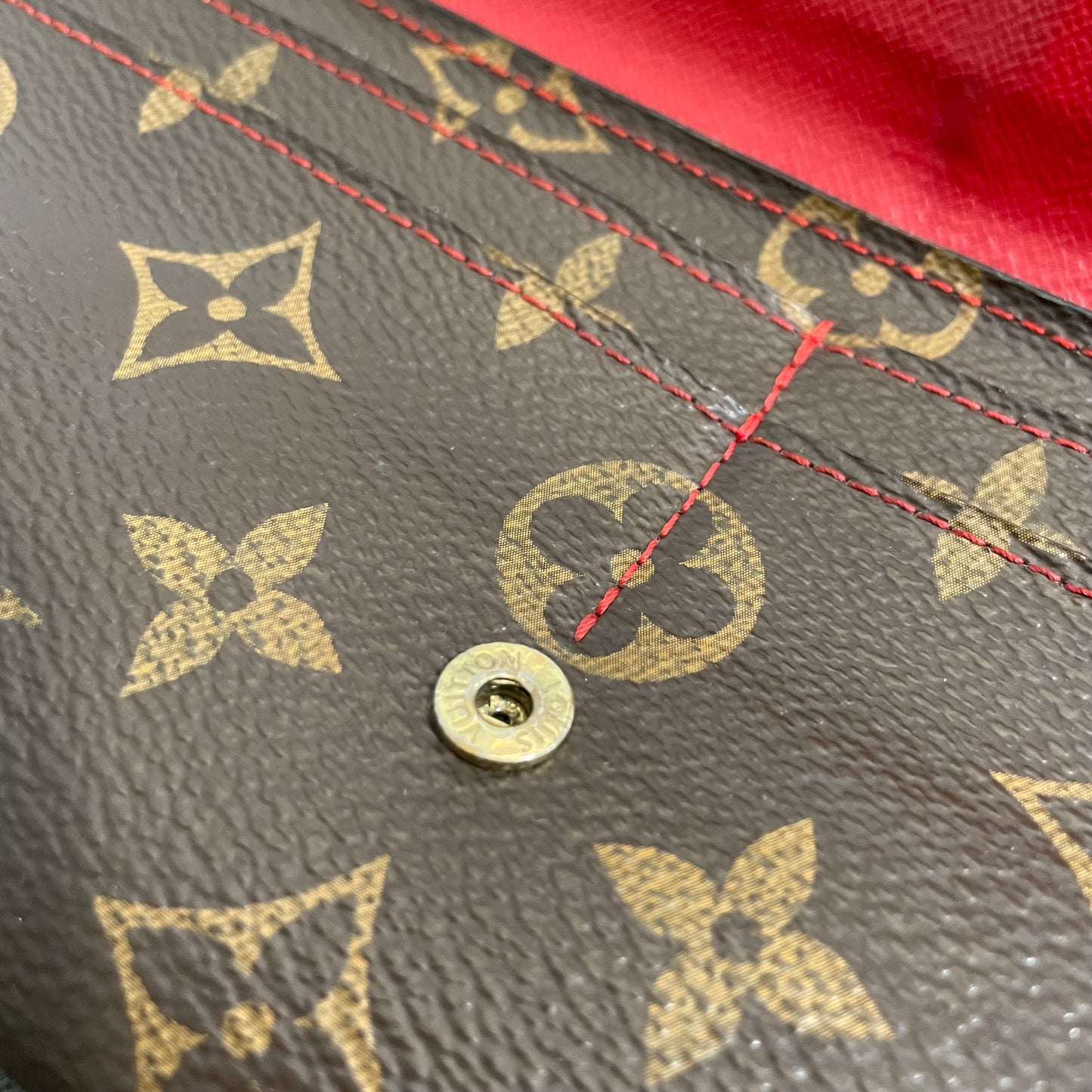 July-9 BAG DROP (Subscriber Price $150) Louis Vuitton Monogram Sarah Retiro Wallet