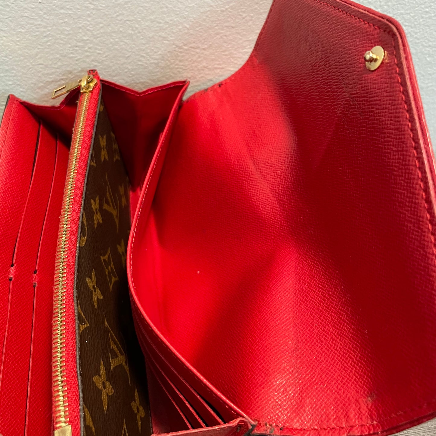 July-9 BAG DROP (Subscriber Price $150) Louis Vuitton Monogram Sarah Retiro Wallet