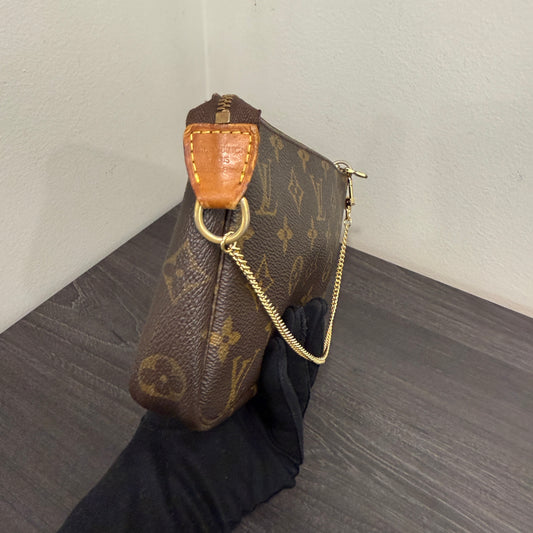 #1011 LOUIS VUITTON Monogram Pochette