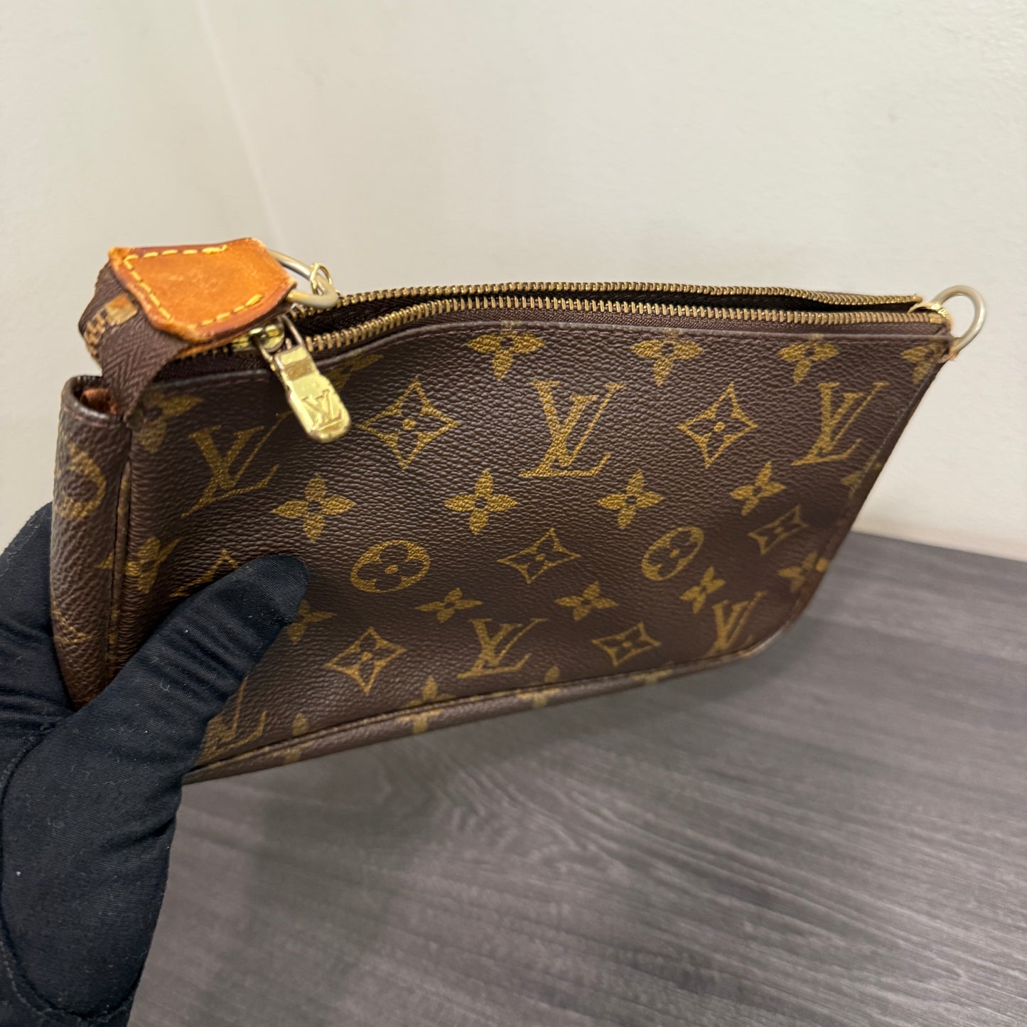 #1011 LOUIS VUITTON Monogram Pochette