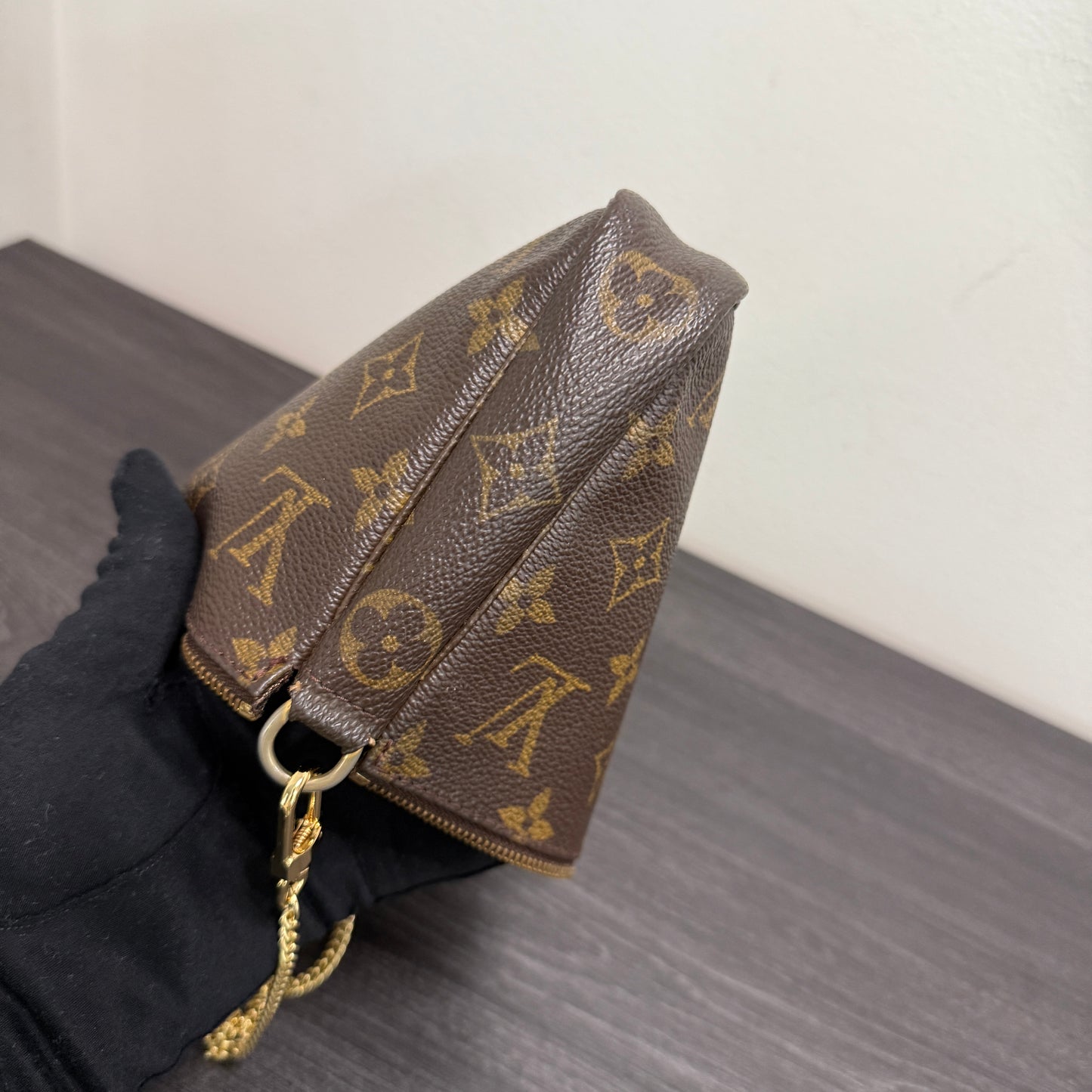 #1011 LOUIS VUITTON Monogram Pochette