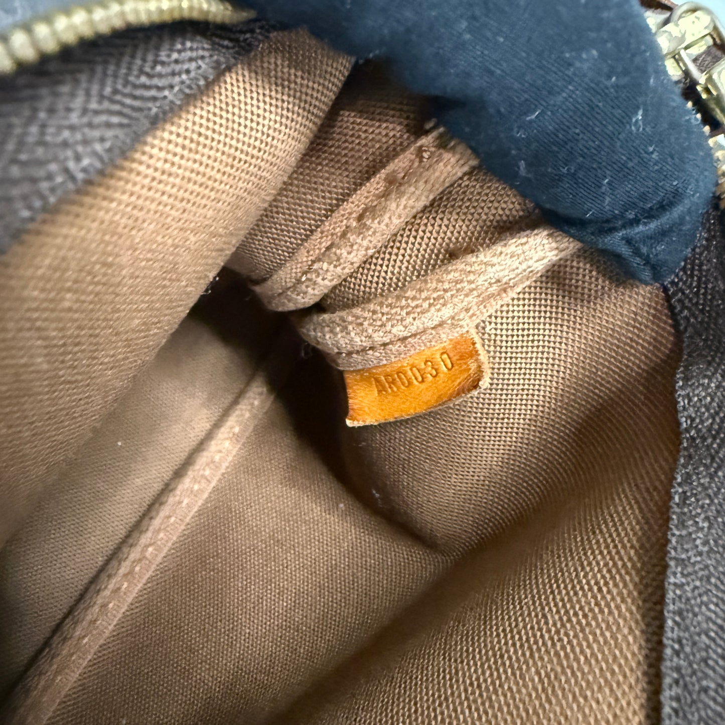 #1011 LOUIS VUITTON Monogram Pochette