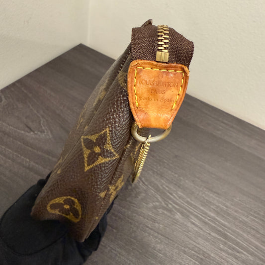 #1012 LOUIS VUITTON Monogram Pochette