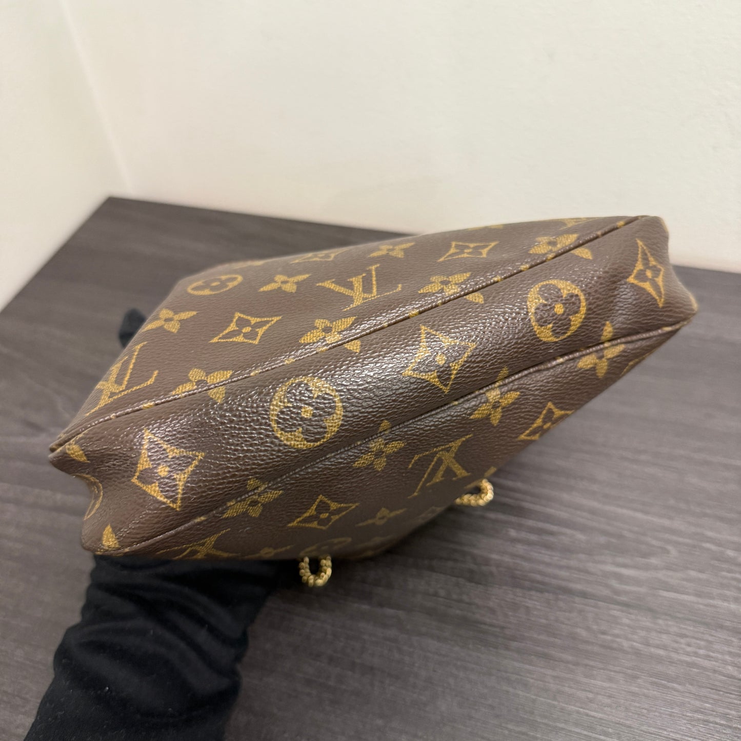 #1012 LOUIS VUITTON Monogram Pochette