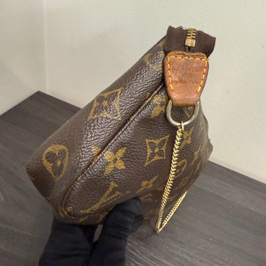 #1014 LOUIS VUITTON Monogram Pochette