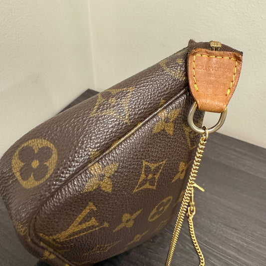 #1015 LOUIS VUITTON Monogram Pochette