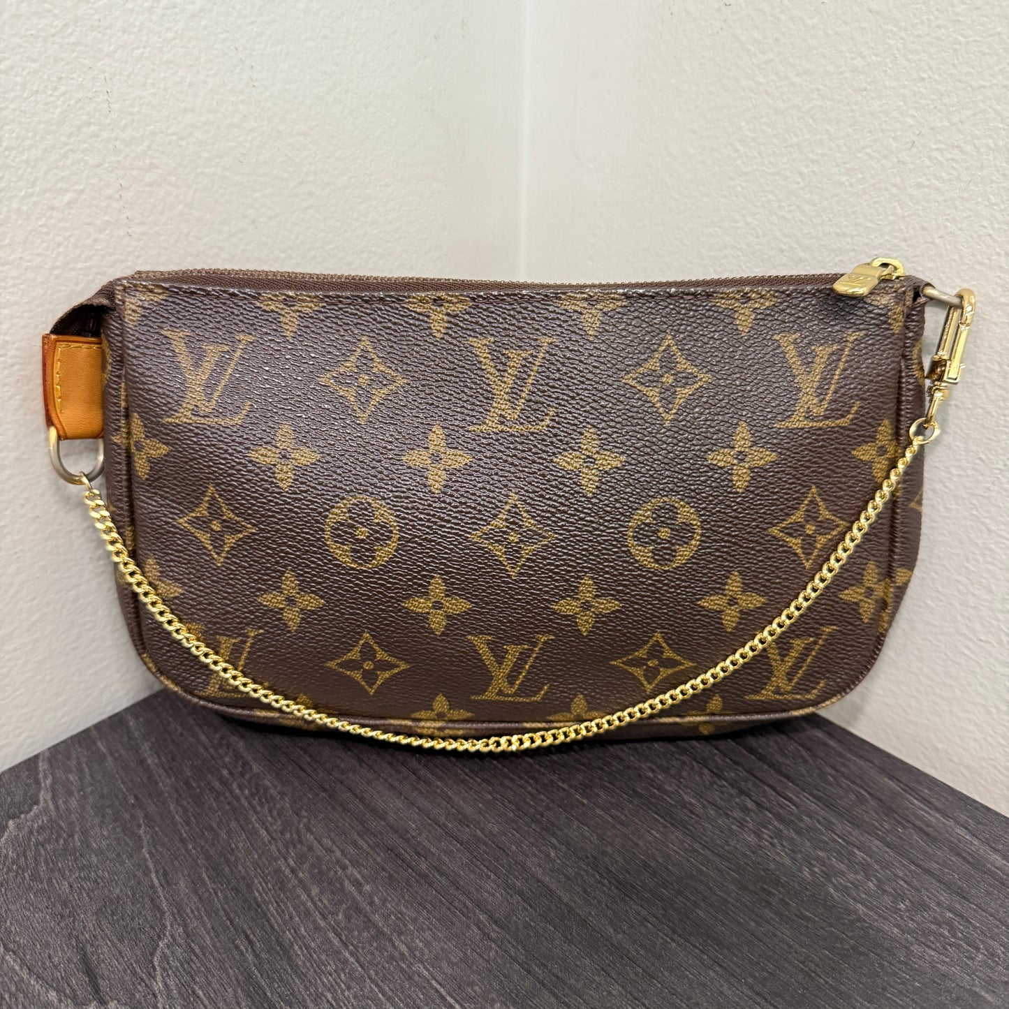 #1016 LOUIS VUITTON Monogram Pochette (TOP PICK!)