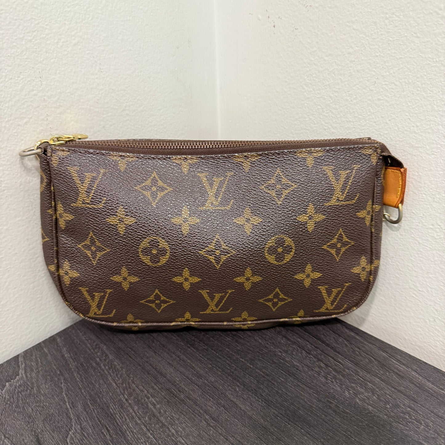 #1016 LOUIS VUITTON Monogram Pochette (TOP PICK!)