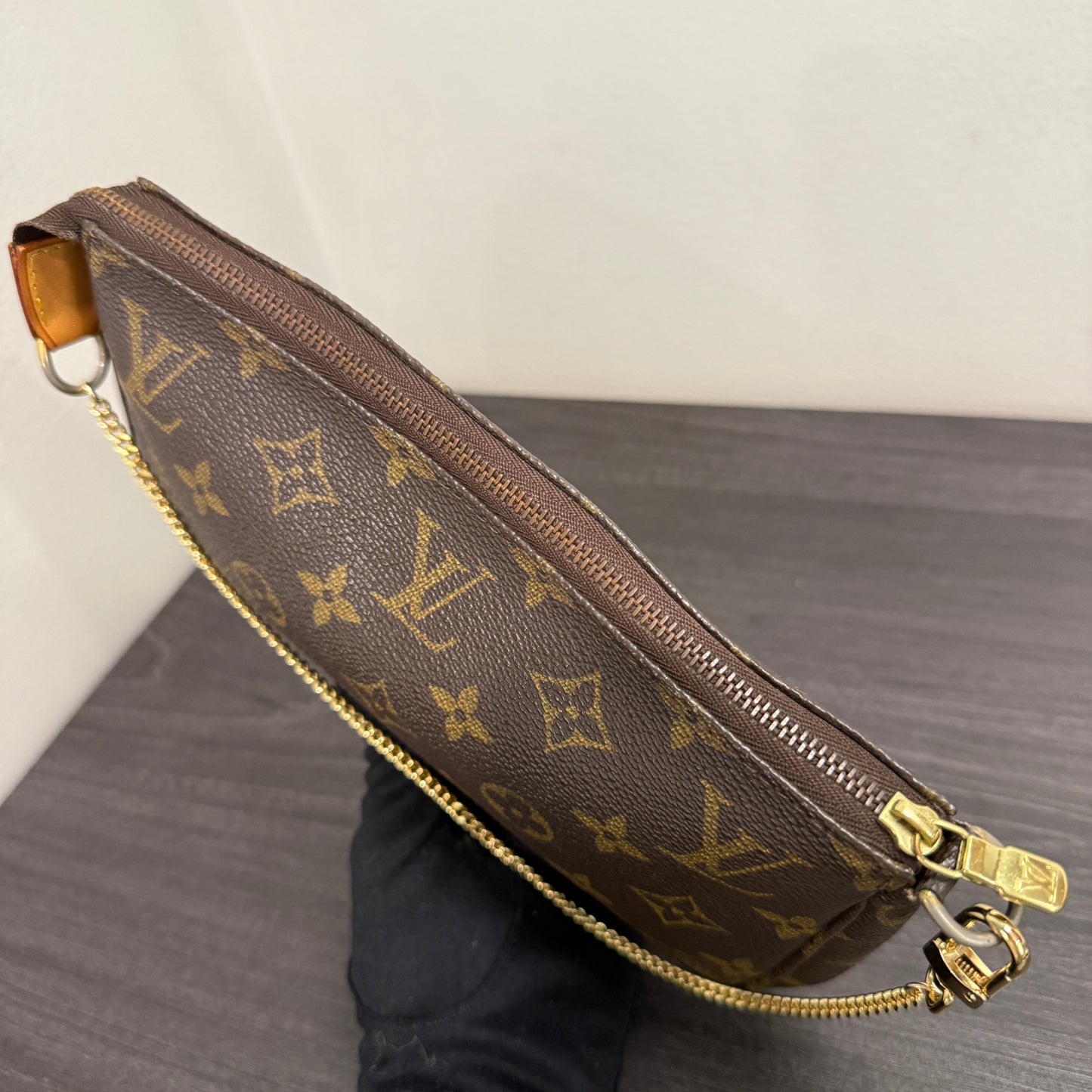 #1016 LOUIS VUITTON Monogram Pochette (TOP PICK!)