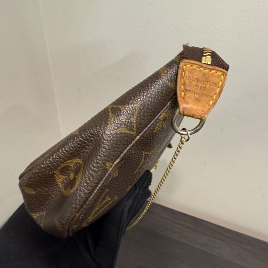 #1018 LOUIS VUITTON Monogram Pochette
