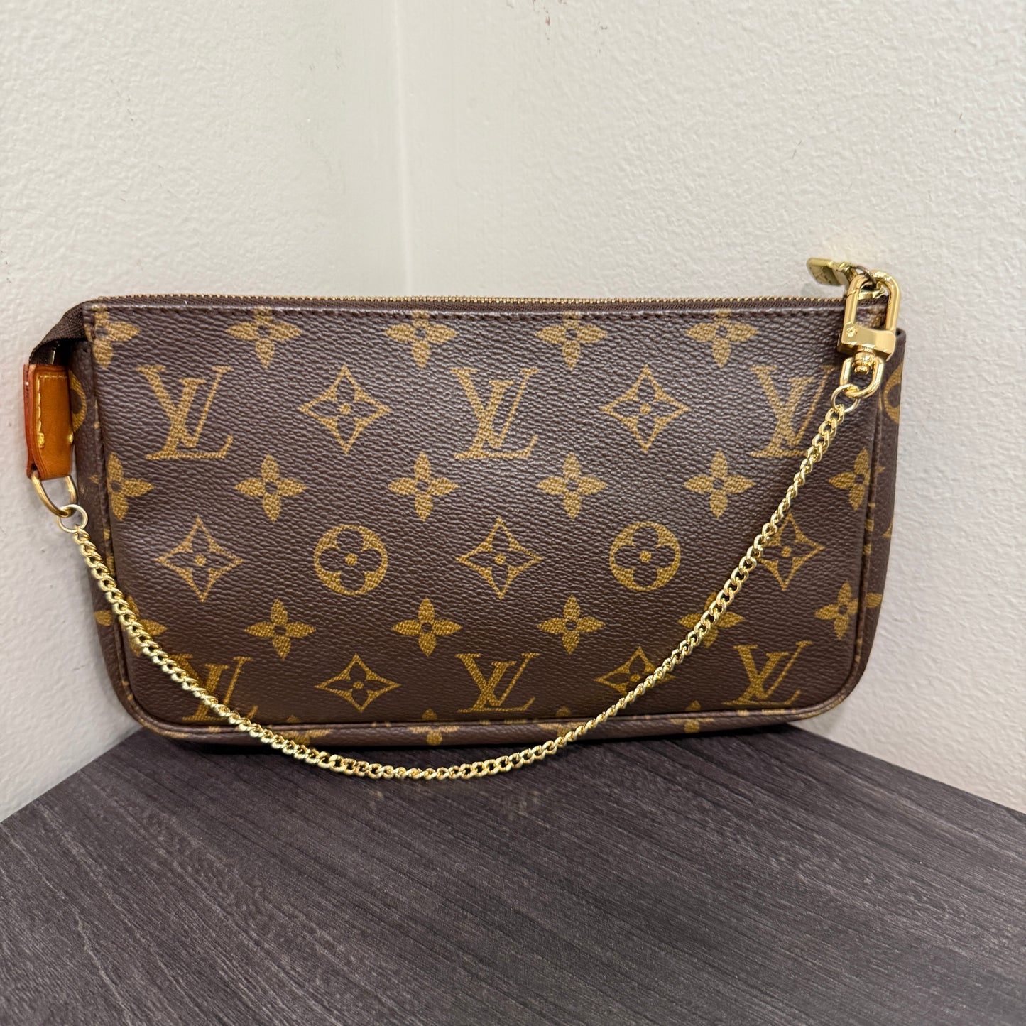 #1019 LOUIS VUITTON Monogram Pochette (TOP PICK!)