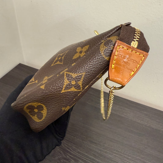 #1019 LOUIS VUITTON Monogram Pochette (TOP PICK!)