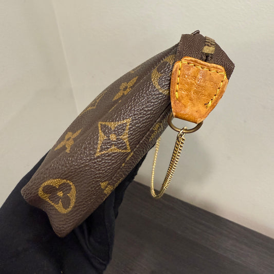 #1020 LOUIS VUITTON Monogram Pochette