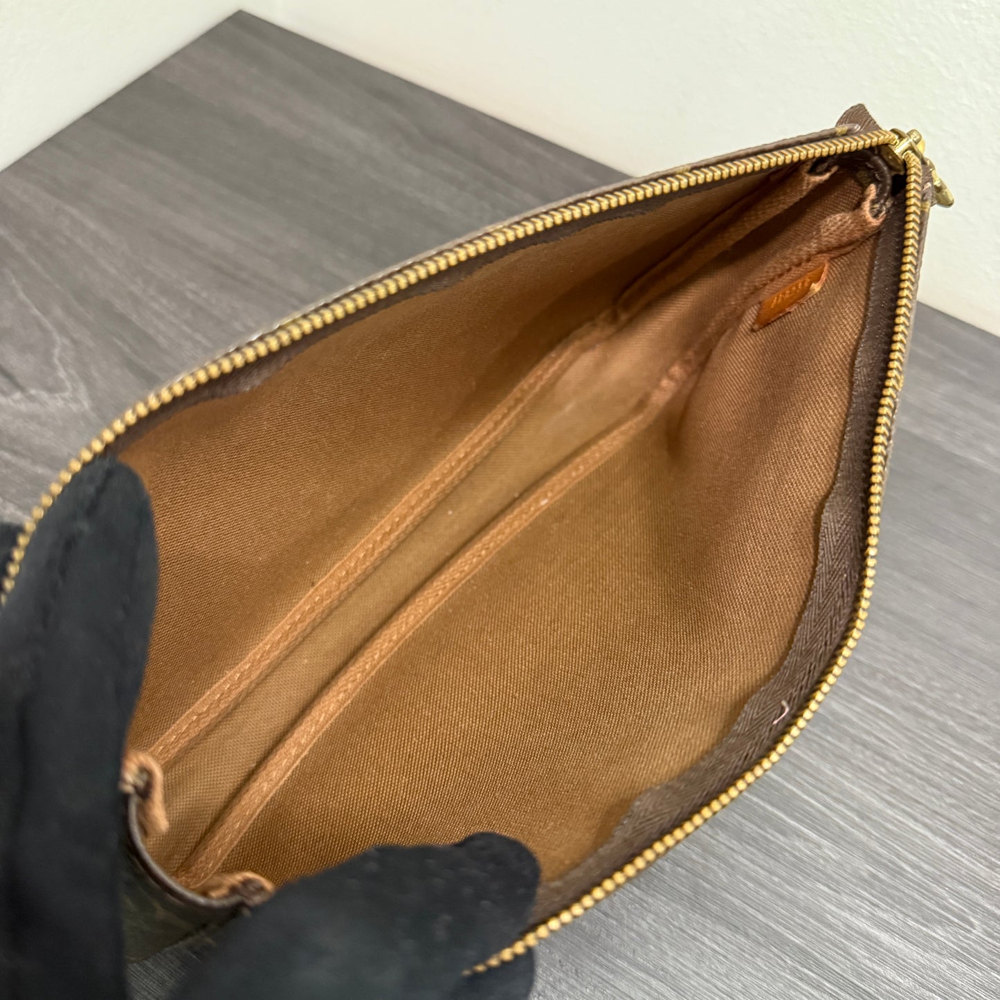 CLEARANCE #1021 LOUIS VUITTON Monogram Pochette