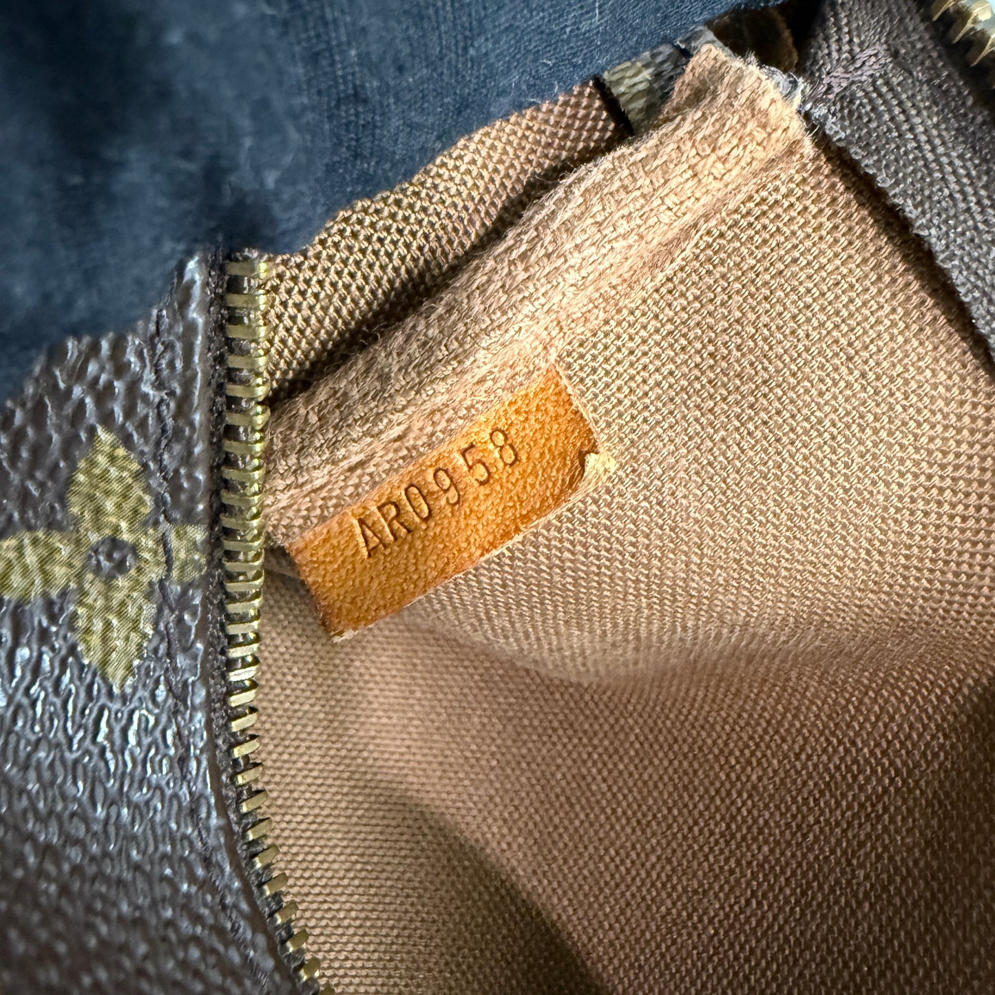 CLEARANCE #1021 LOUIS VUITTON Monogram Pochette