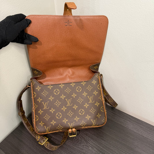 #1022 LOUIS VUITTON Cartouchiere