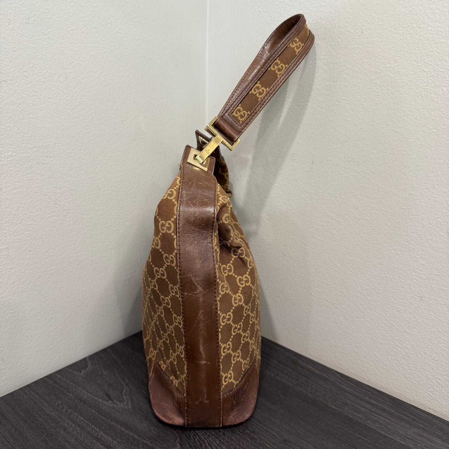 #1023 GUCCI GG Canvas Shoulder Bag