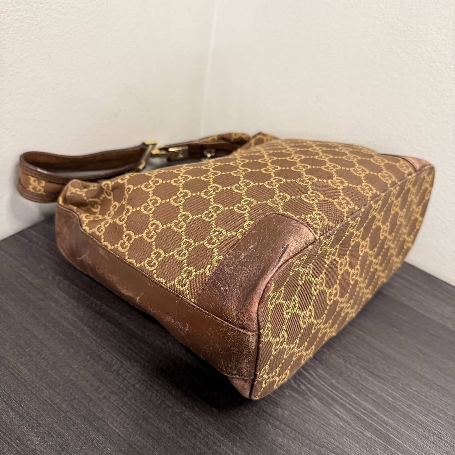 #1023 GUCCI GG Canvas Shoulder Bag