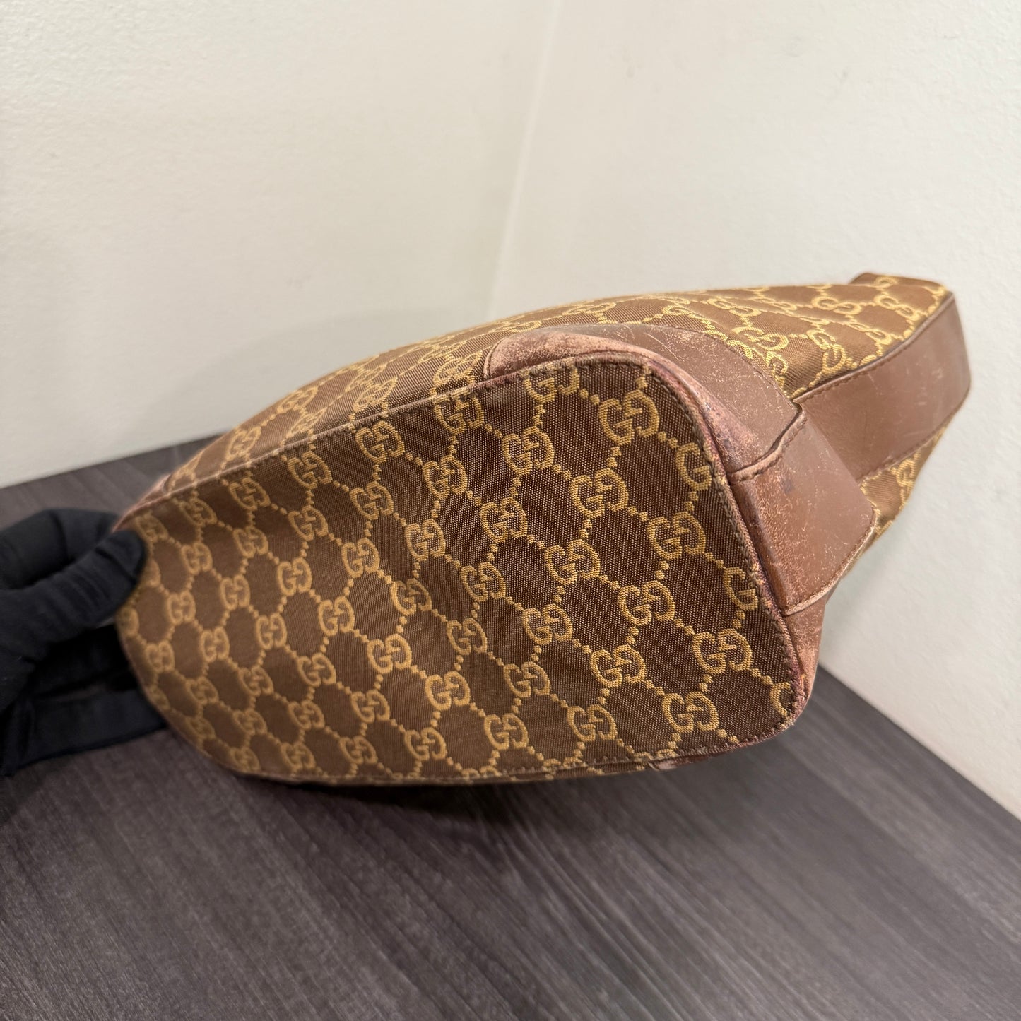 #1023 GUCCI GG Canvas Shoulder Bag