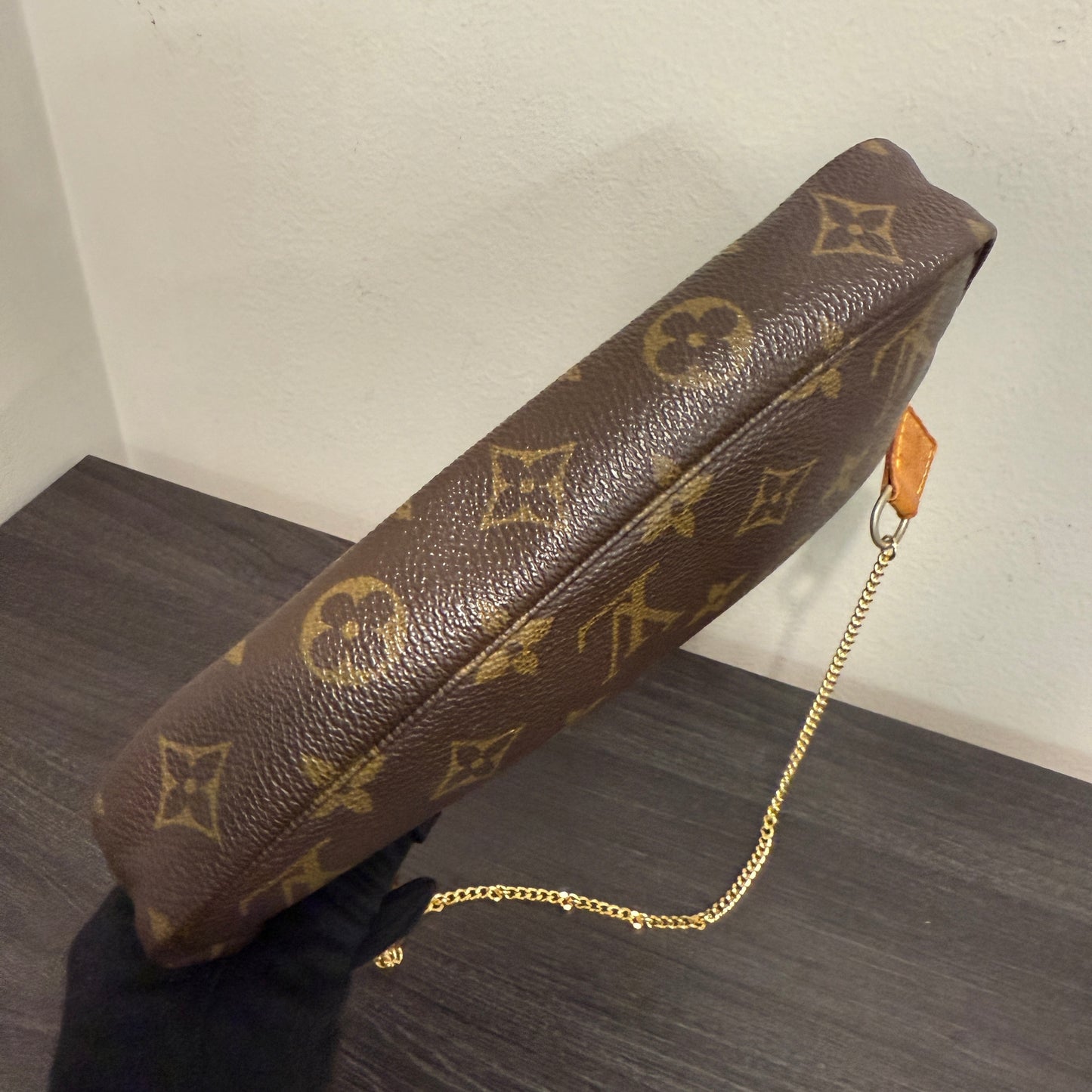 #1035 LOUIS VUITTON Monogram Pochette