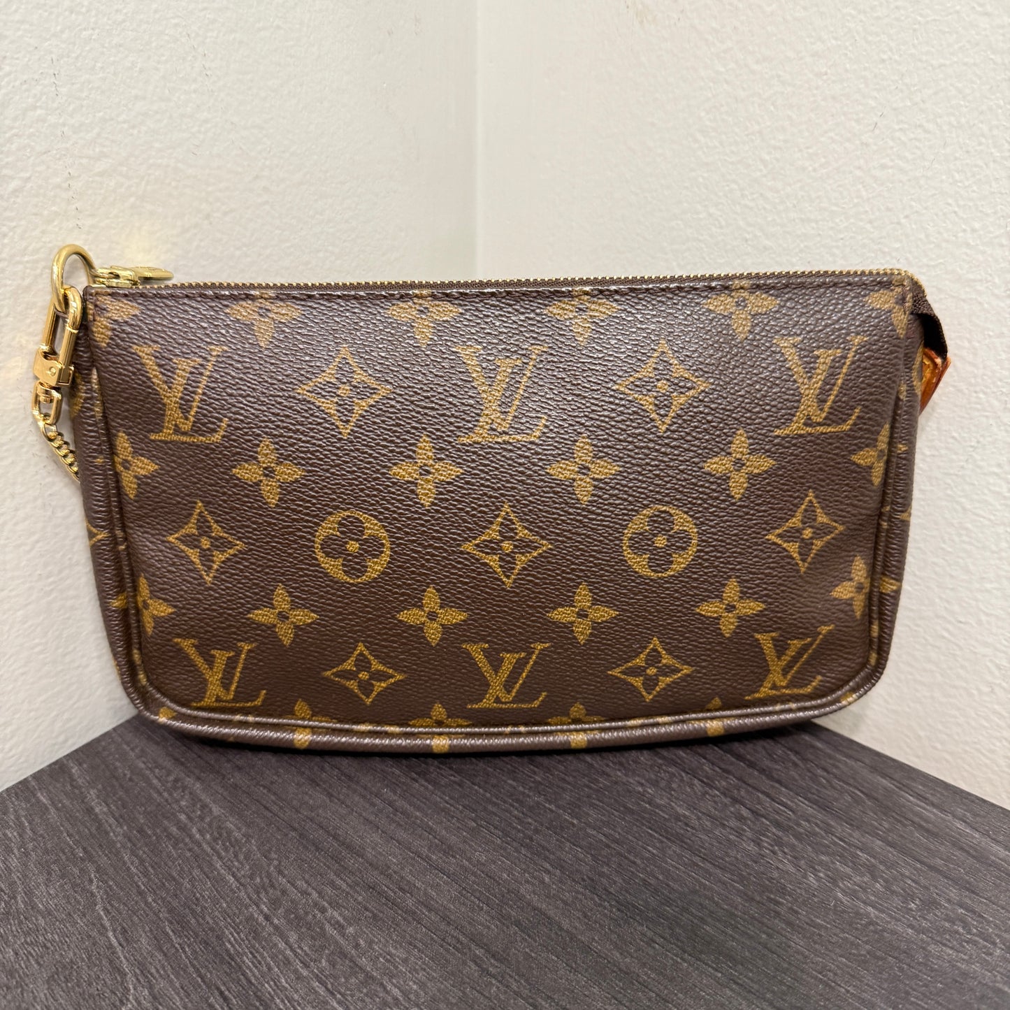 #1036 LOUIS VUITTON Monogram Pochette (TOP PICK!)
