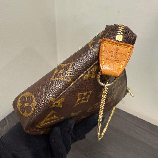 #1036 LOUIS VUITTON Monogram Pochette (TOP PICK!)