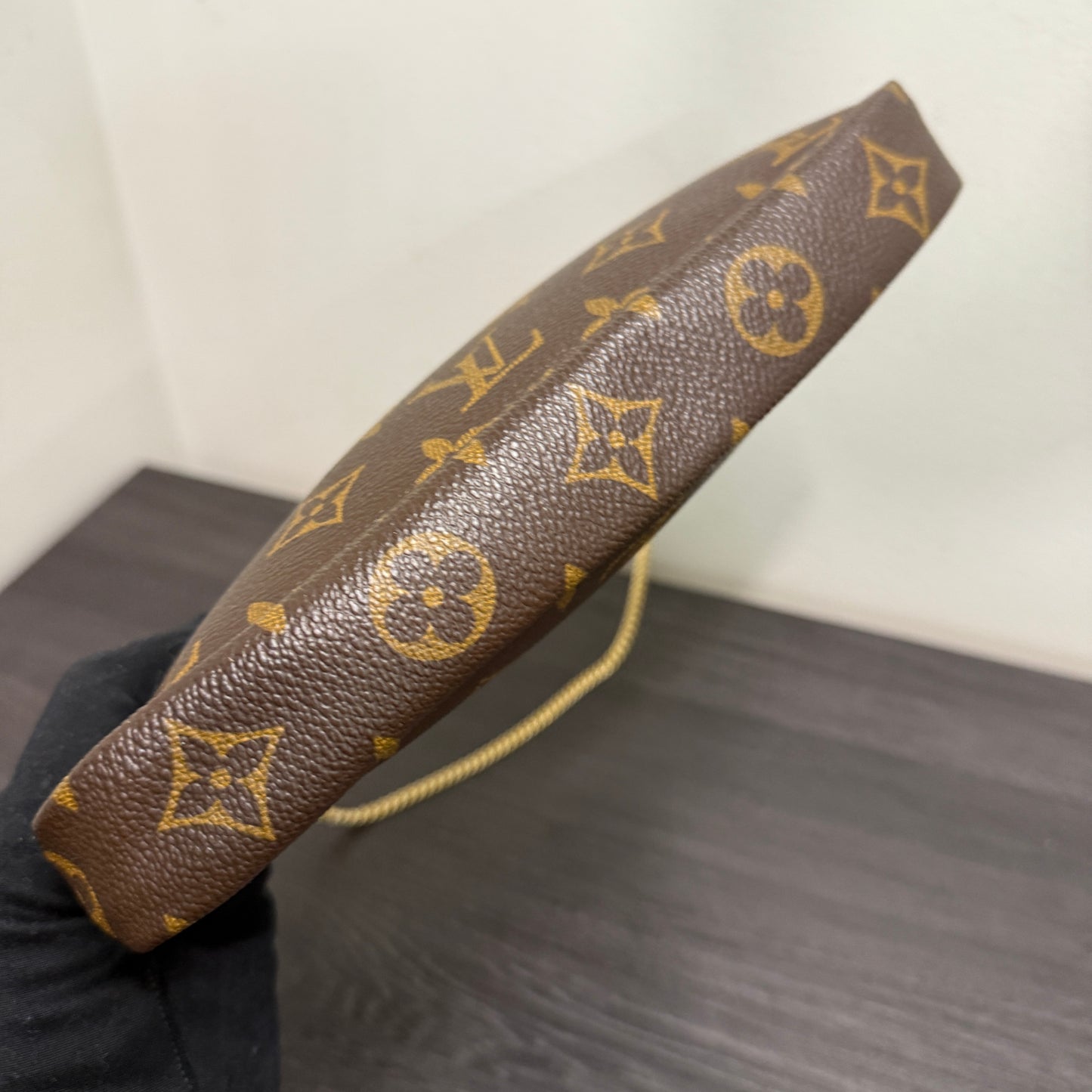 #1036 LOUIS VUITTON Monogram Pochette (TOP PICK!)