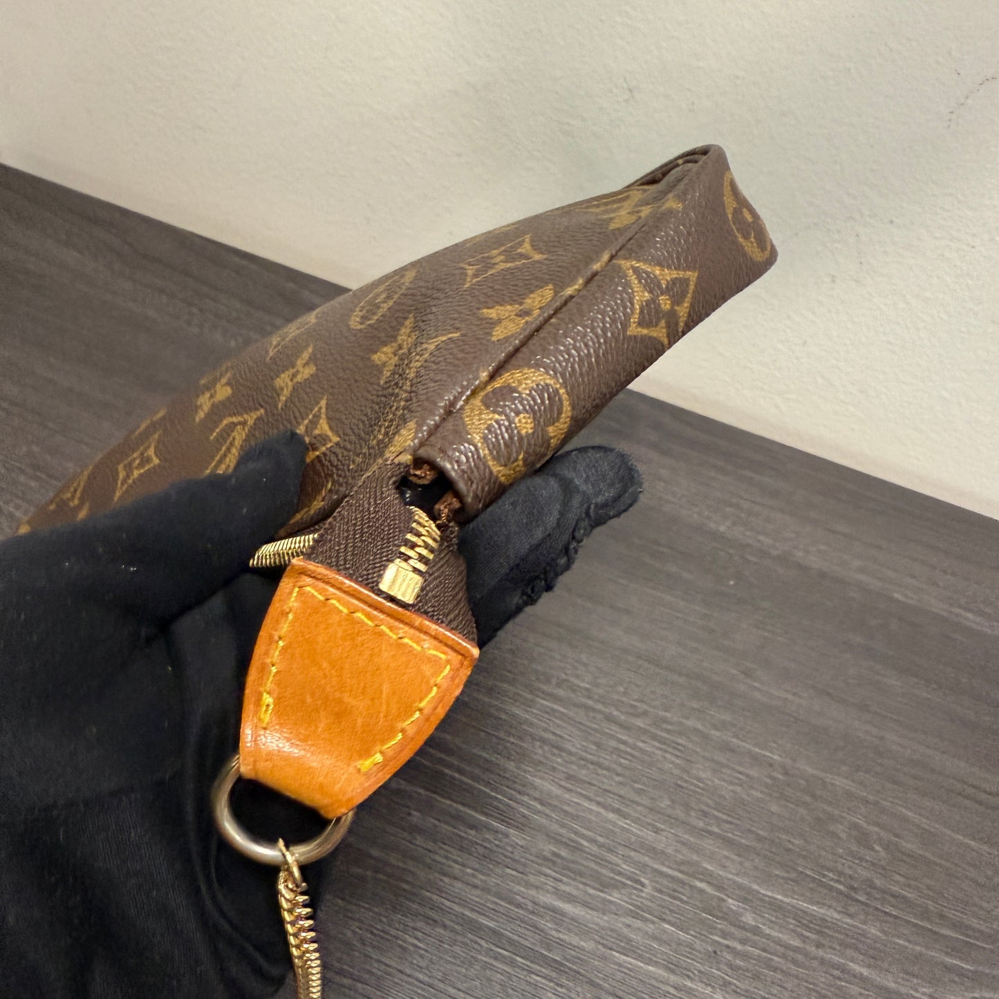#1036 LOUIS VUITTON Monogram Pochette (TOP PICK!)