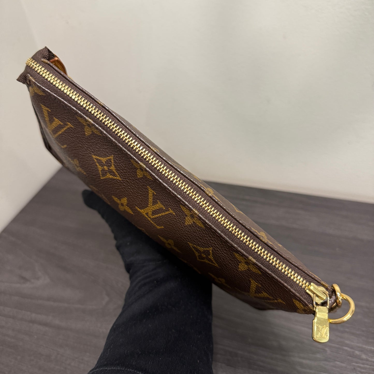 #1036 LOUIS VUITTON Monogram Pochette (TOP PICK!)