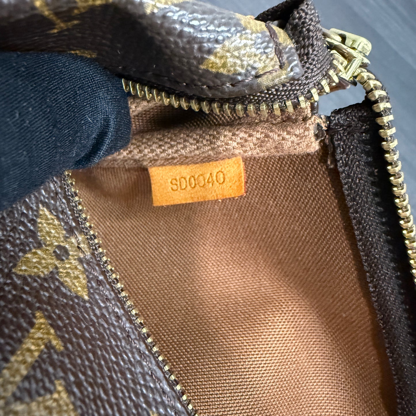 #1036 LOUIS VUITTON Monogram Pochette (TOP PICK!)