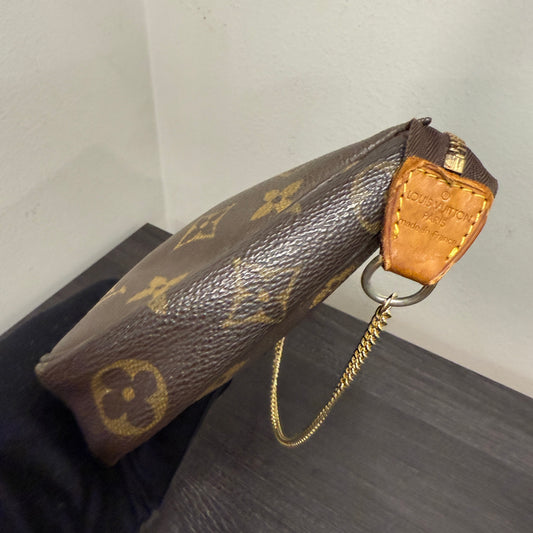 #1037 LOUIS VUITTON Monogram Pochette
