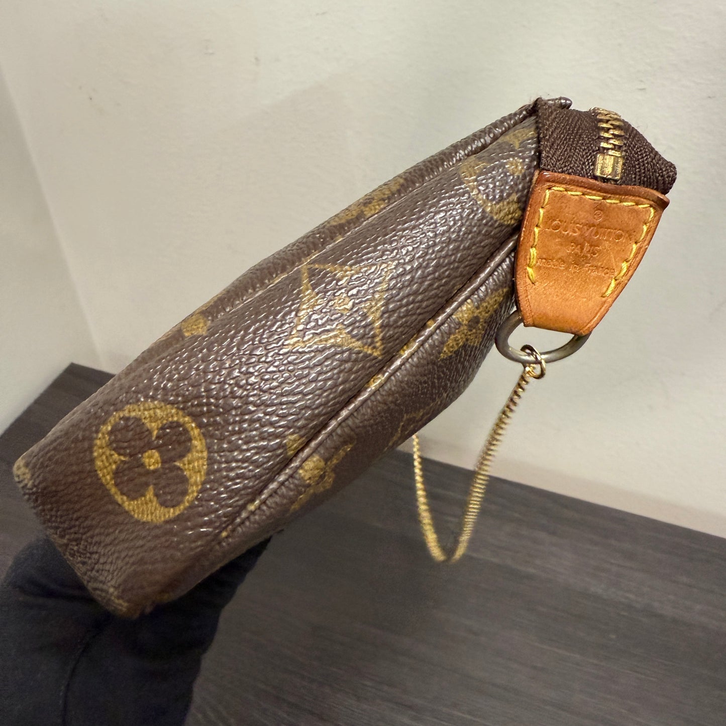 #1038 LOUIS VUITTON Monogram Pochette