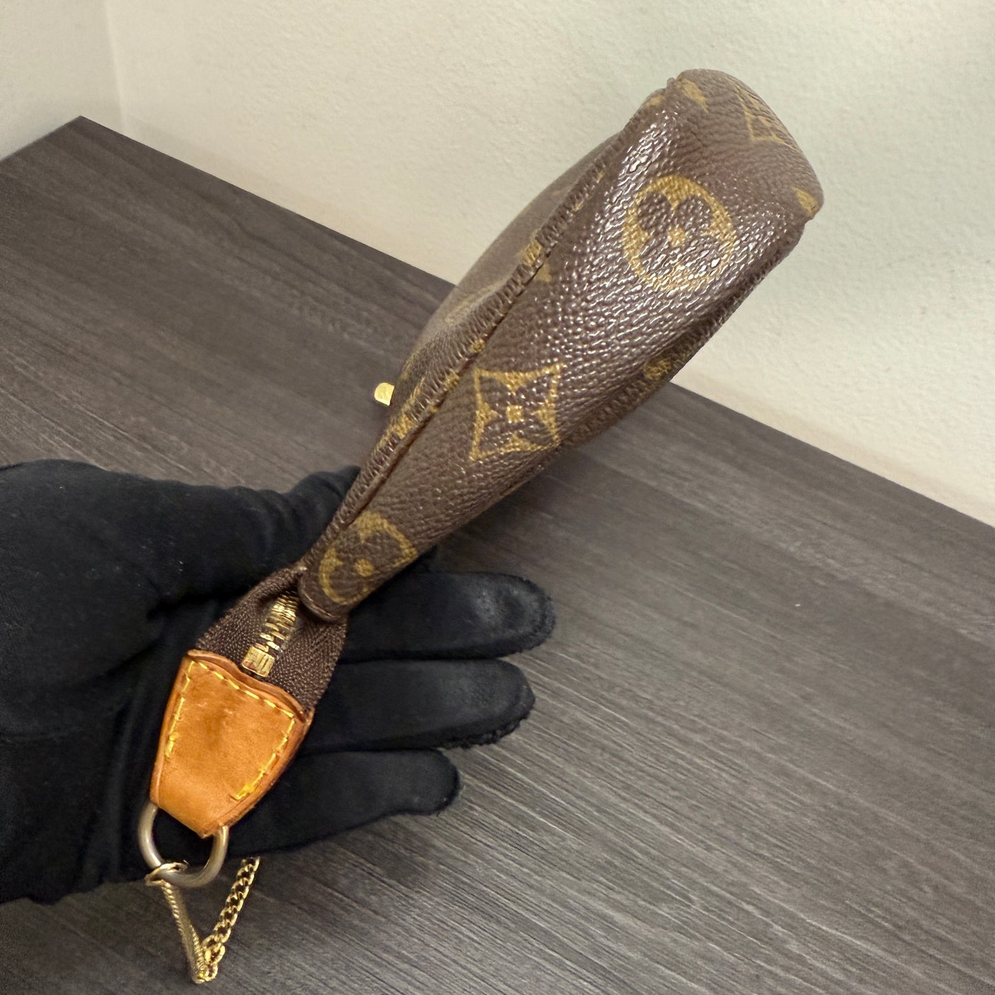 #1038 LOUIS VUITTON Monogram Pochette