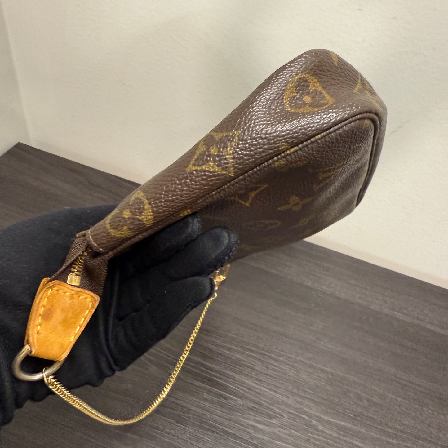 #1039 LOUIS VUITTON Monogram Pochette