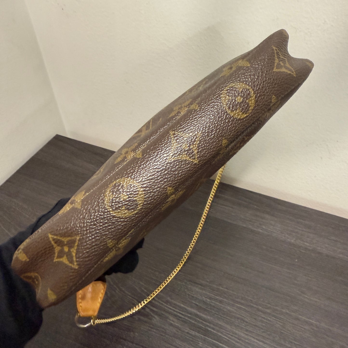 #1039 LOUIS VUITTON Monogram Pochette