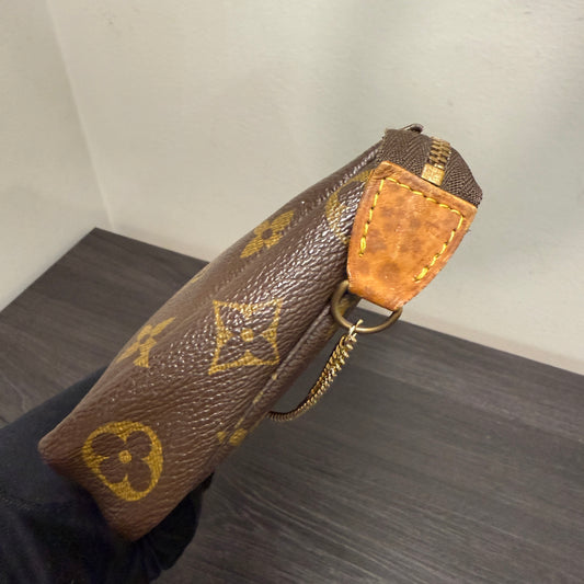 #1041 LOUIS VUITTON Monogram Pochette