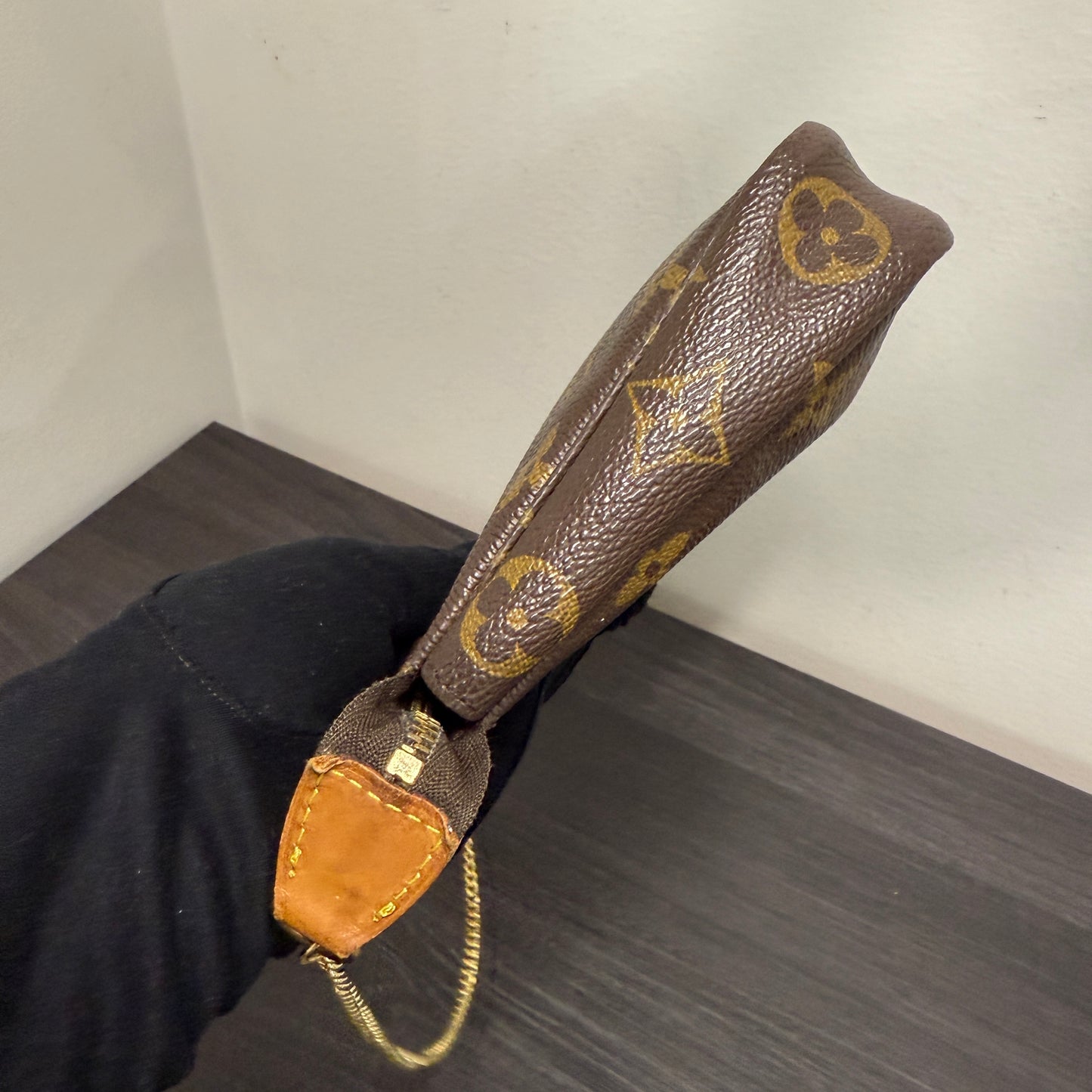 #1041 LOUIS VUITTON Monogram Pochette