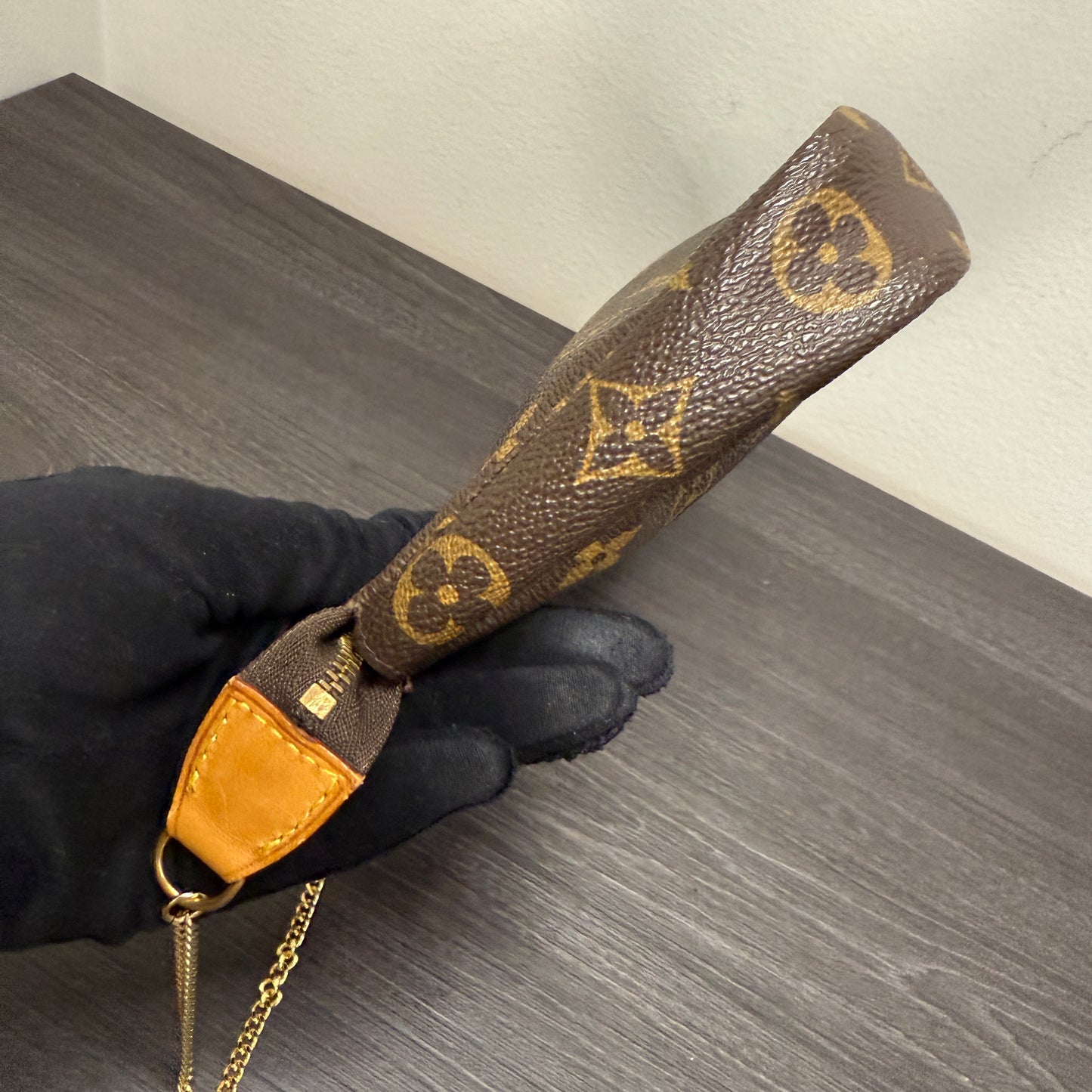 #1043 LOUIS VUITTON Monogram Pochette (TOP PICK!)