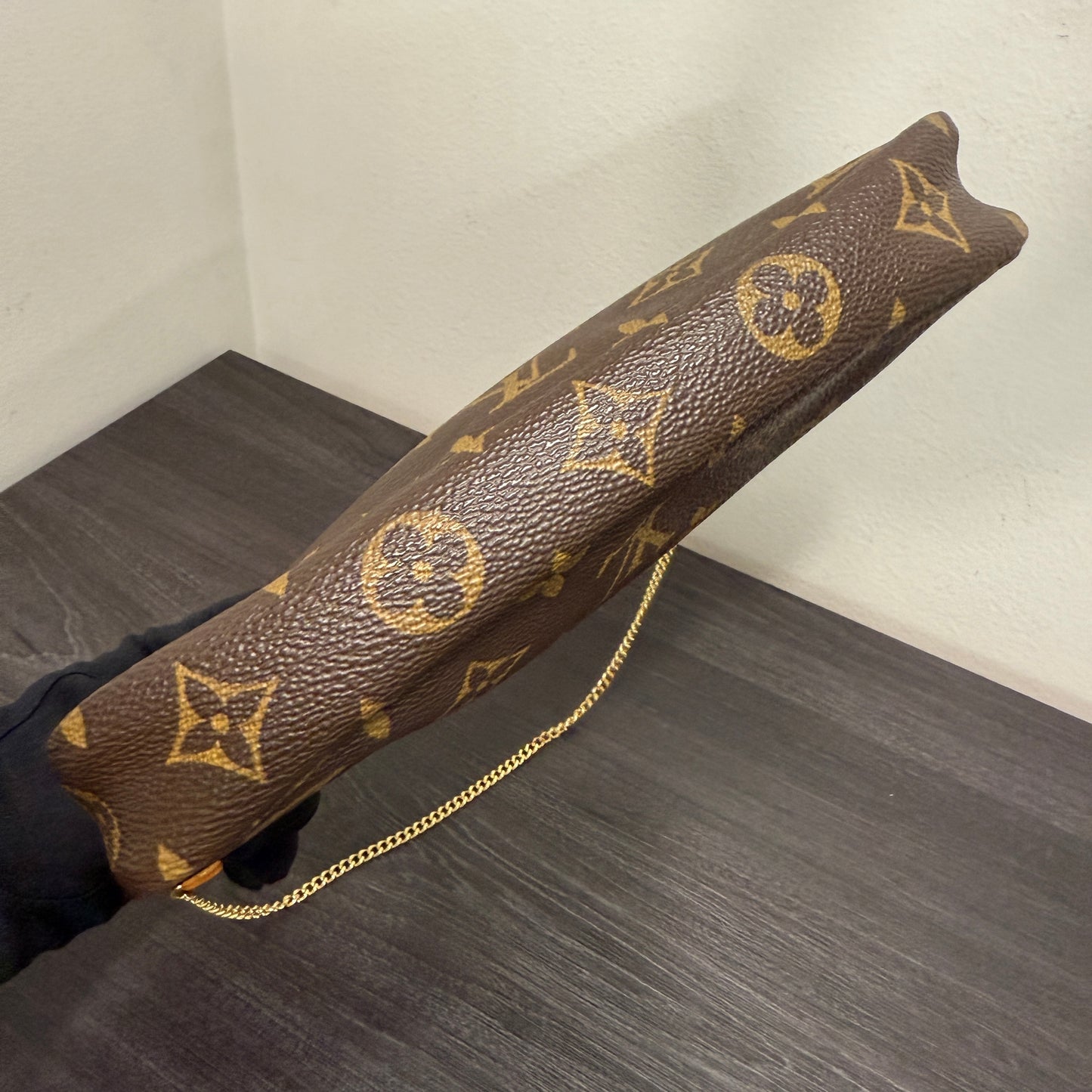 #1043 LOUIS VUITTON Monogram Pochette (TOP PICK!)