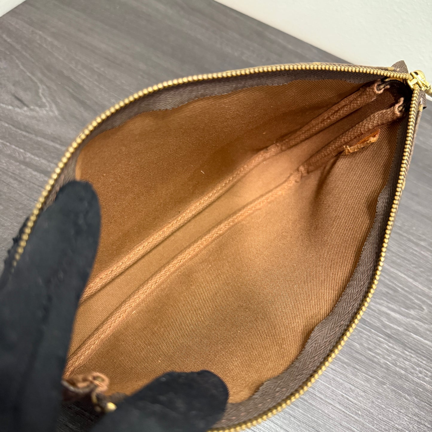 #1043 LOUIS VUITTON Monogram Pochette (TOP PICK!)