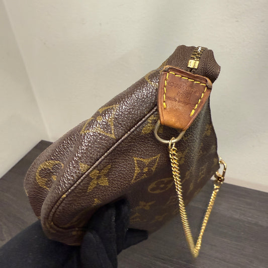 #1044 LOUIS VUITTON Monogram Pochette