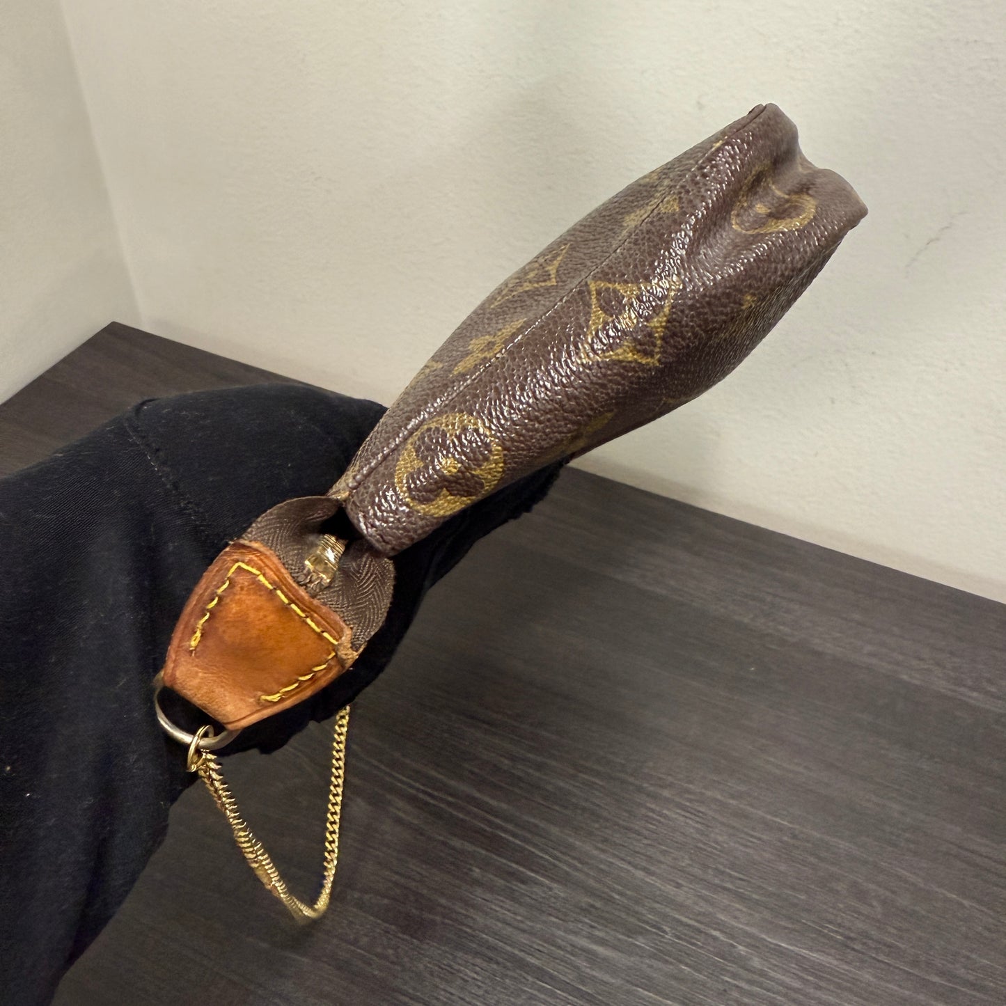 #1044 LOUIS VUITTON Monogram Pochette