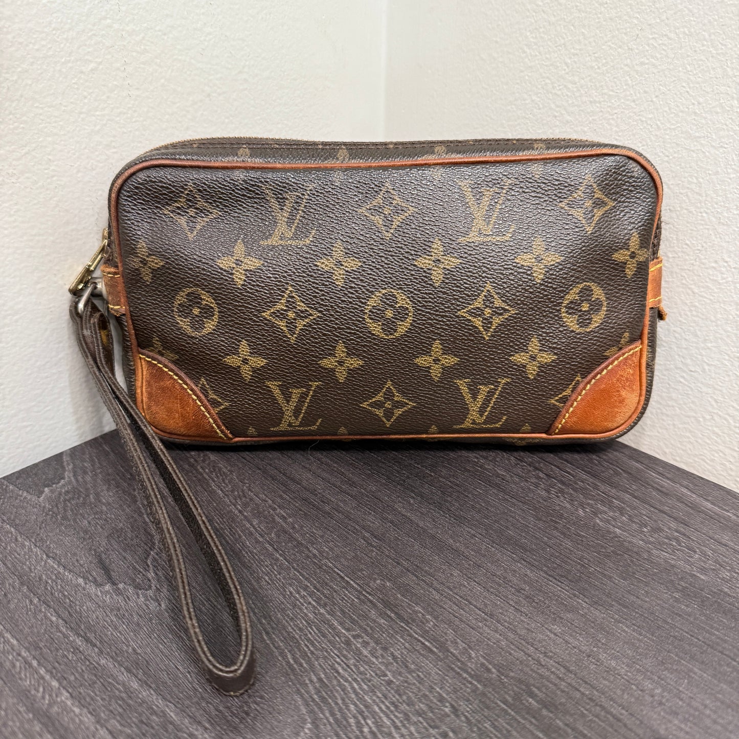 #1045 LOUIS VUITTON Monogram Pouch